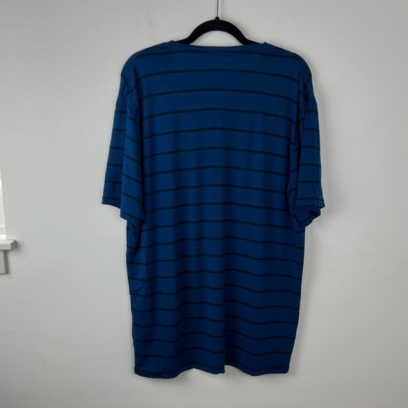 Icebreaker Tech Lite Short Sleeve V-neck T-shirt - Picture 3 of 5